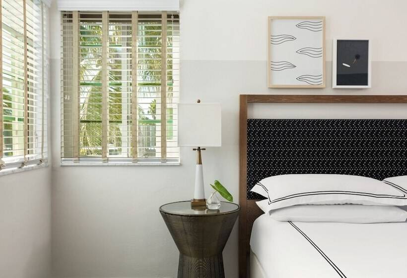 חדר פרמיום נוף לגינה, Kimpton Surfcomber Hotel, An Ihg