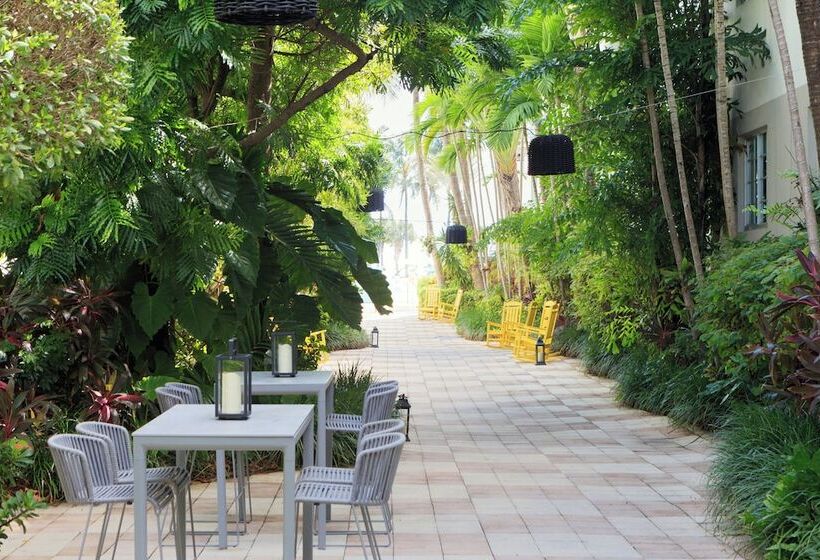 Habitación Premium Vista Jardín, Kimpton Surfcomber Hotel, An Ihg
