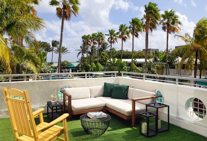 سوییت با چشم‌انداز دریا, Kimpton Surfcomber Hotel, An Ihg