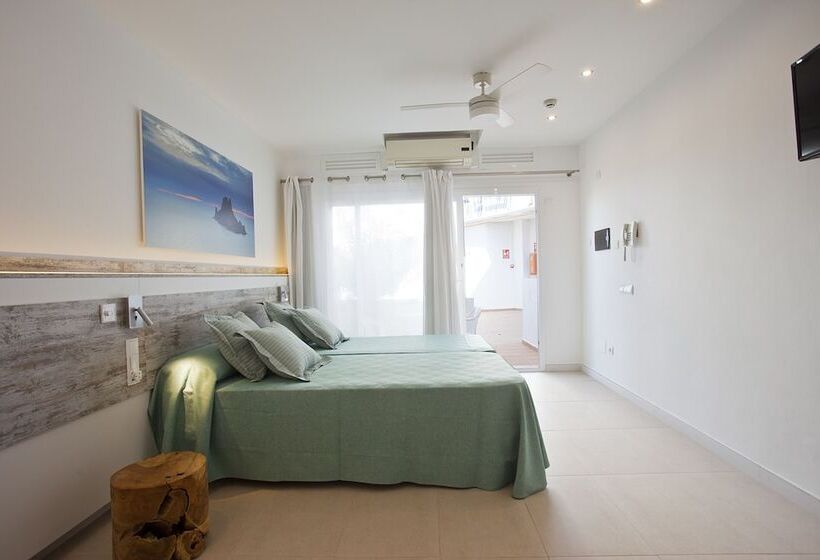 استودیوی استاندارد, Playa Bella Apartments