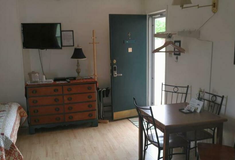 Семейный Номер, Midway Lodging