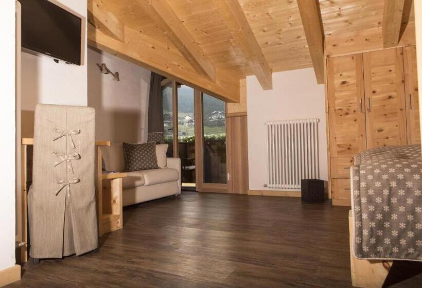 اتاق استاندارد چهارنفره با بالکن, B&b The King