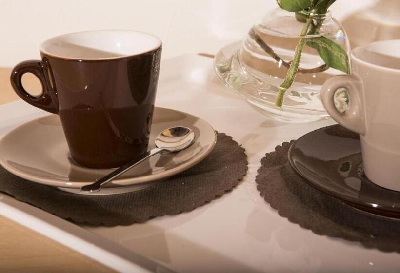 اتاق استاندارد چهارنفره با بالکن, B&b The King