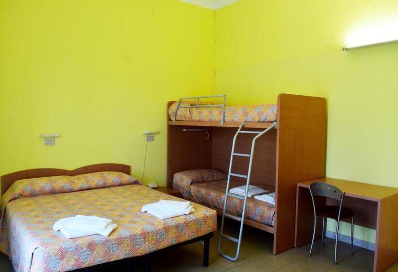 Четырехместный Номер Стандарт, Casa Per Ferie Nostra Signora Tonfano