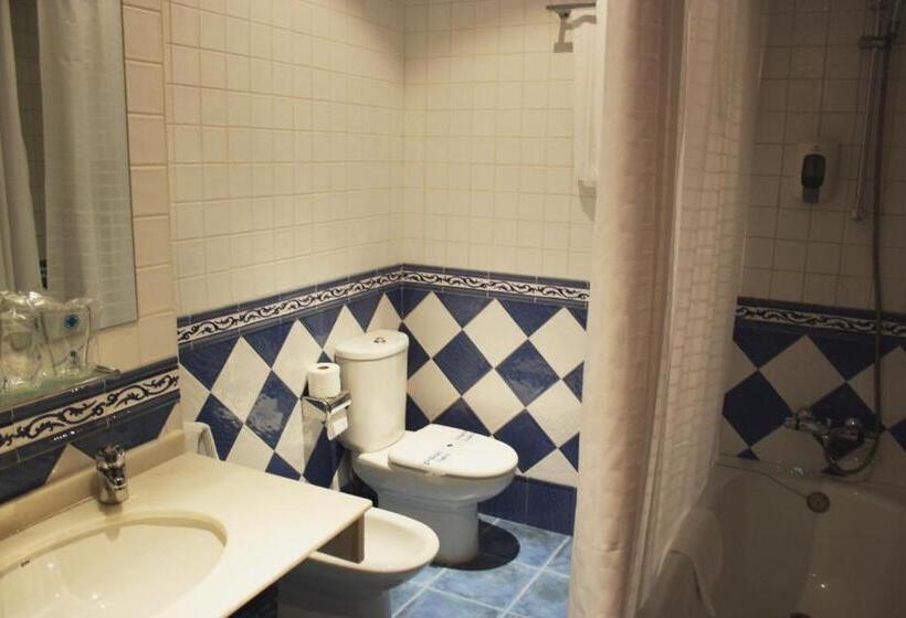 اتاق استاندارد سه نفره, Hosteria Sara By Gaiarooms