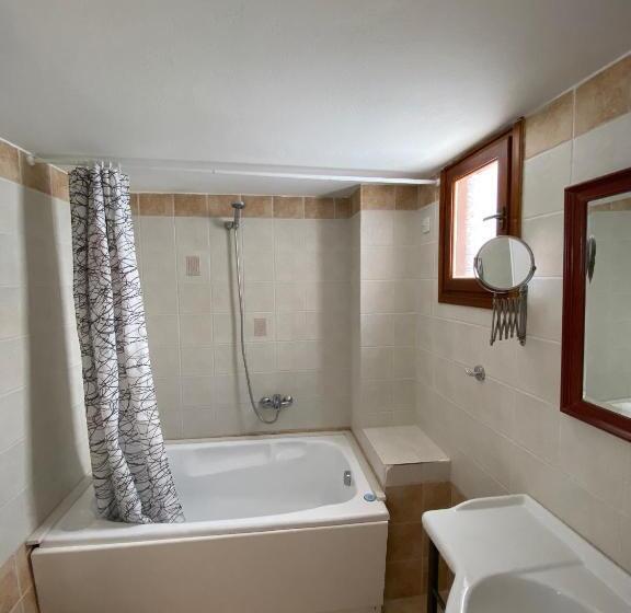 패밀리 스위트, Amazones Village Suites