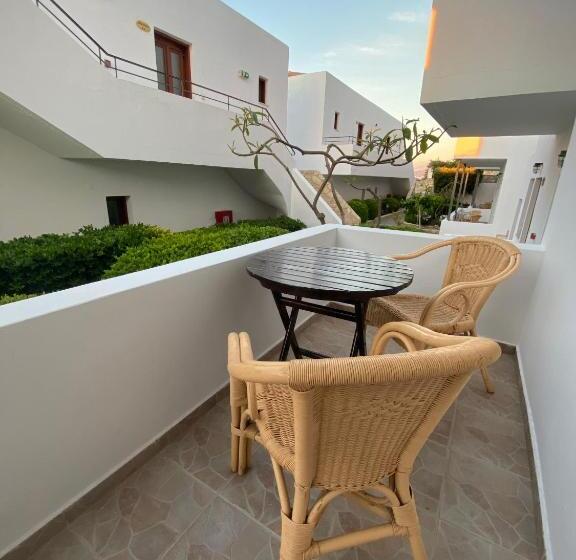 스위트, Amazones Village Suites