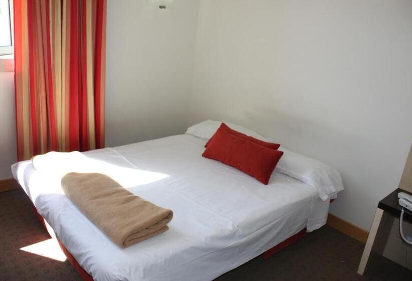 스탠다드 트리플 룸, Holiday Inn Express Molins De Rei, An Ihg