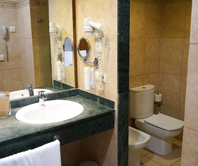 Habitación Triple Estándar, Ohtels Cabogata