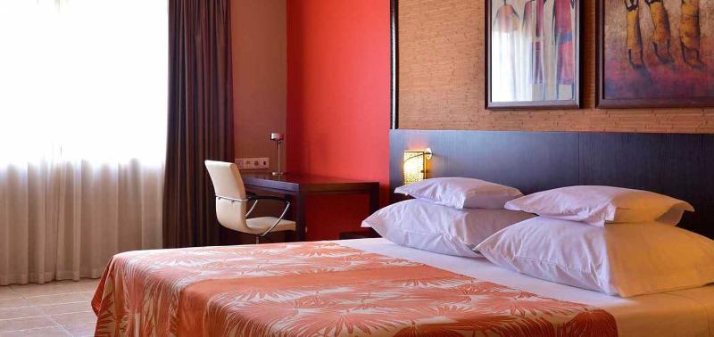 اتاق استاندارد با چشم‌انداز استخر, Pestana Tropico Ocean & City