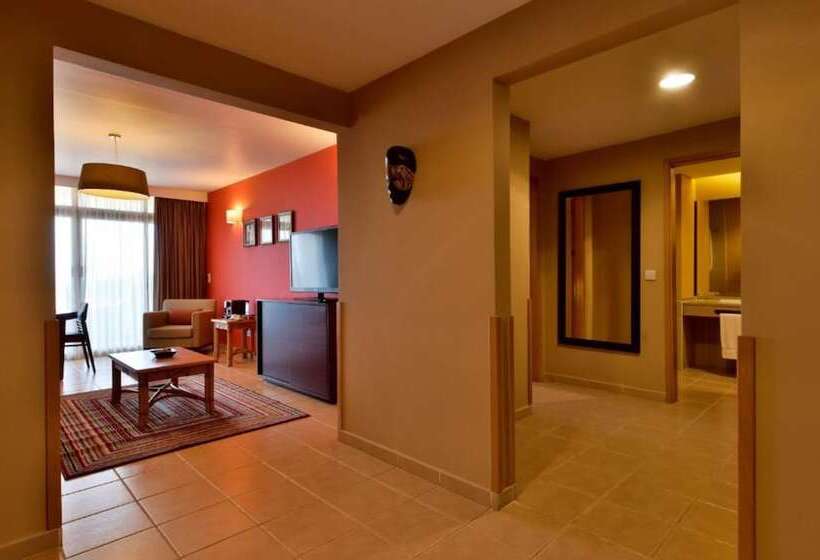 سوئیت کلاسیک, Pestana Tropico Ocean & City