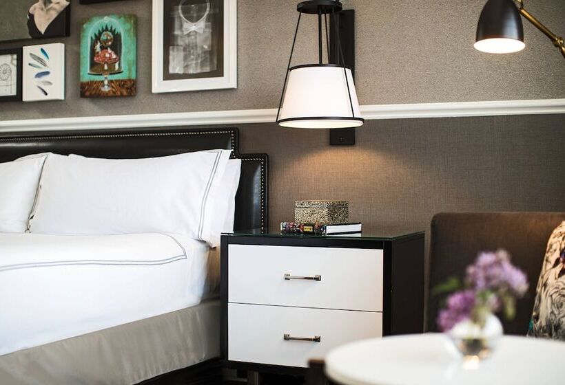 Executive Szoba, The Lindy Renaissance Charleston