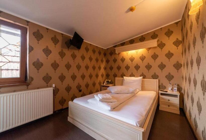 Четырехместный Номер Стандарт, Escala Rooms