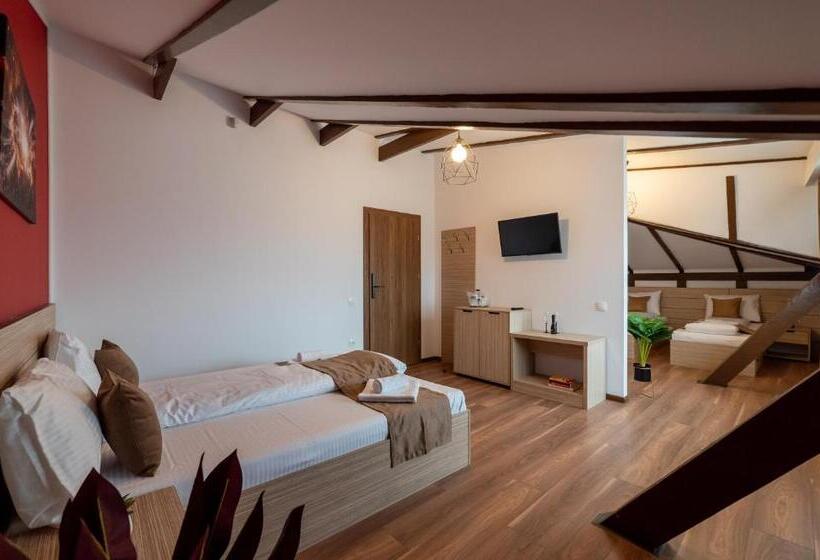 Четырехместный Номер Deluxe, Escala Rooms