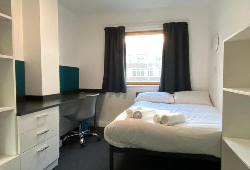 اتاق اکونومی, Wenlock Court