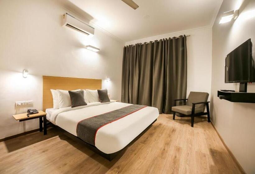 Номер Deluxe Кровать Кинг, King Delhi Airport