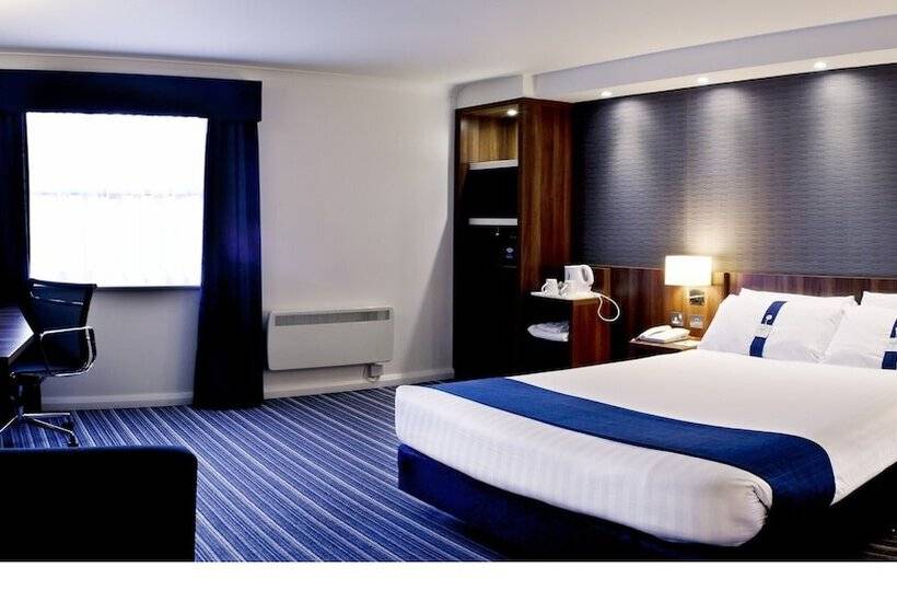 Номер Стандарт Адаптированный для Инвалидов, Holiday Inn Express London Gatwick   Crawley By Ihg