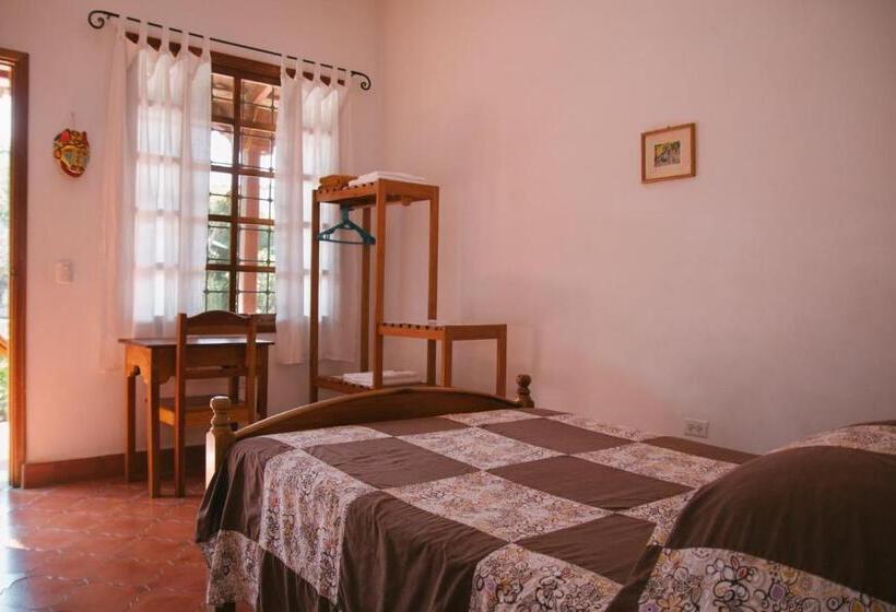 اتاق استاندارد با چشم‌انداز باغ, La Casa De Cafe Bed And Breakfast