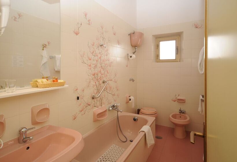 Номер Стандарт Трехместный, Grand Hotel Excelsior