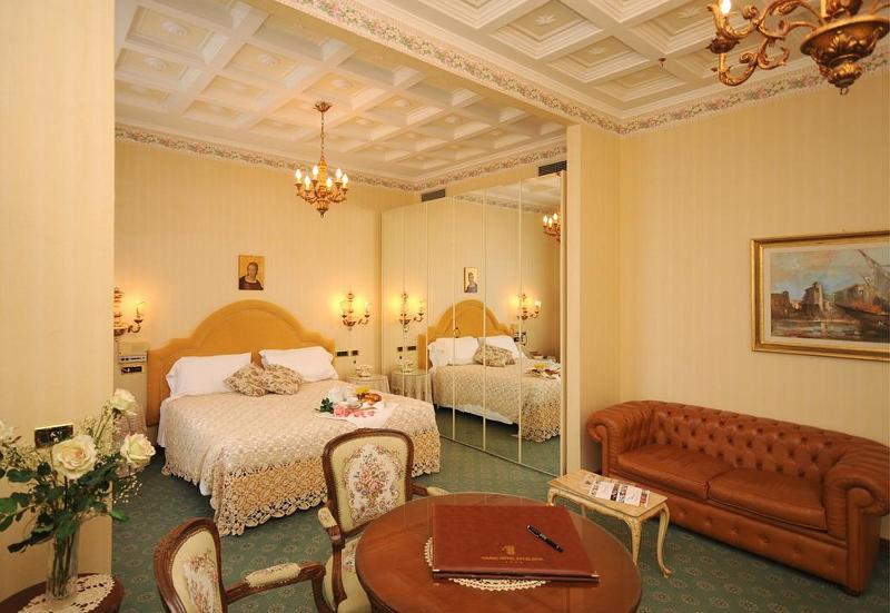 Полулюкс, Grand Hotel Excelsior
