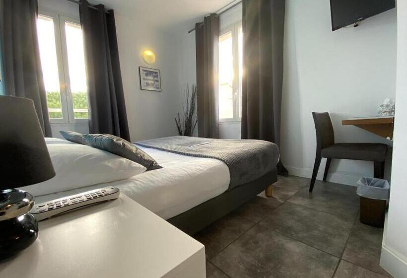 Номер Стандарт, Hôtel La Rotonde