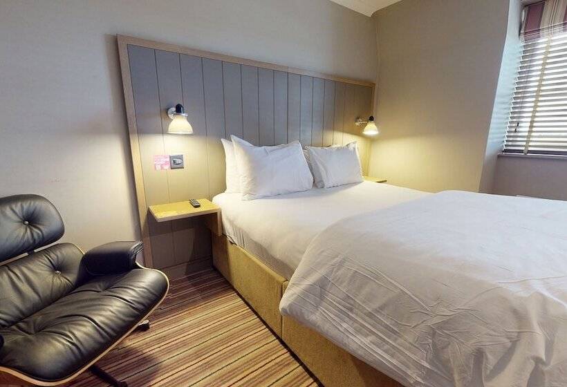 Семейный Номер, Village Hotel Hull