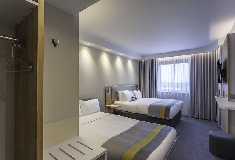 스탠다드 룸 더블 침대, Holiday Inn Express Hotel Dublin Airport By Ihg