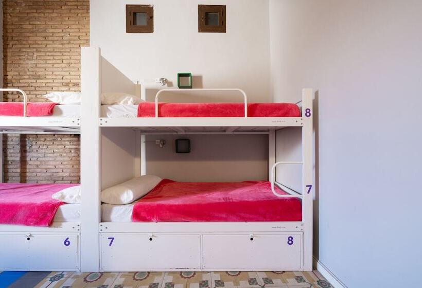 سرير فى غرفة مشتركه, Purple Nest Hostel