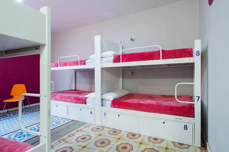 سرير فى غرفة مشتركة مزودة بحمام مشترك, Purple Nest Hostel