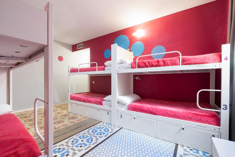 سرير فى غرفة مشتركة مزودة بحمام مشترك, Purple Nest Hostel