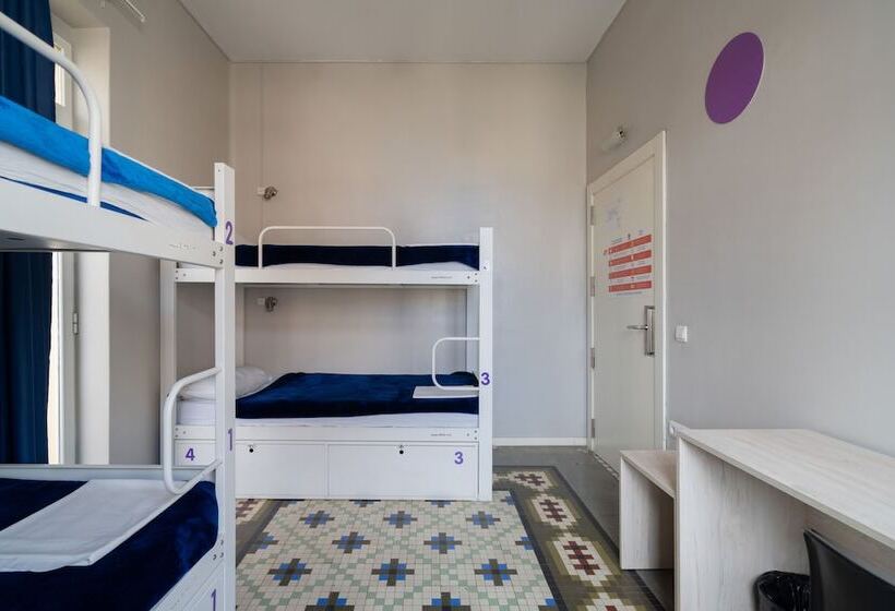 سرير فى غرفة مشتركة مزودة بحمام مشترك, Purple Nest Hostel