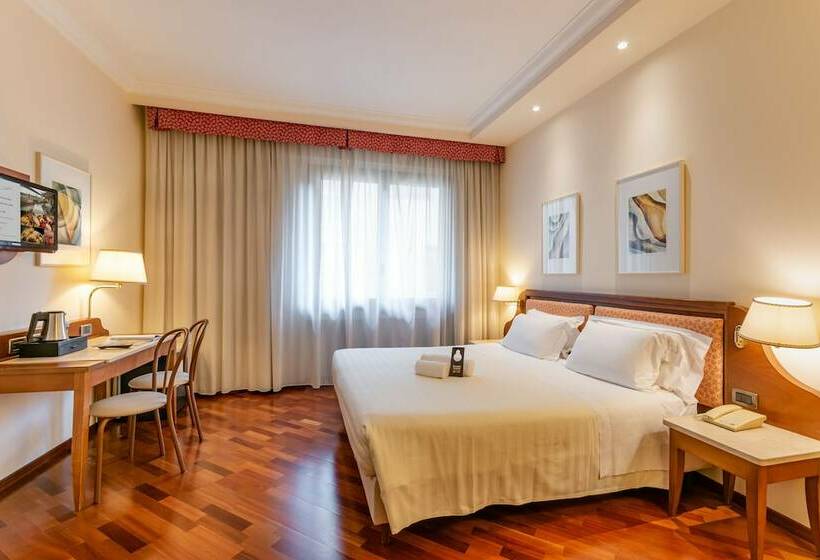 اتاق استاندارد سه نفره, B&b Hotel Firenze Pitti Palace Al Ponte Vecchio