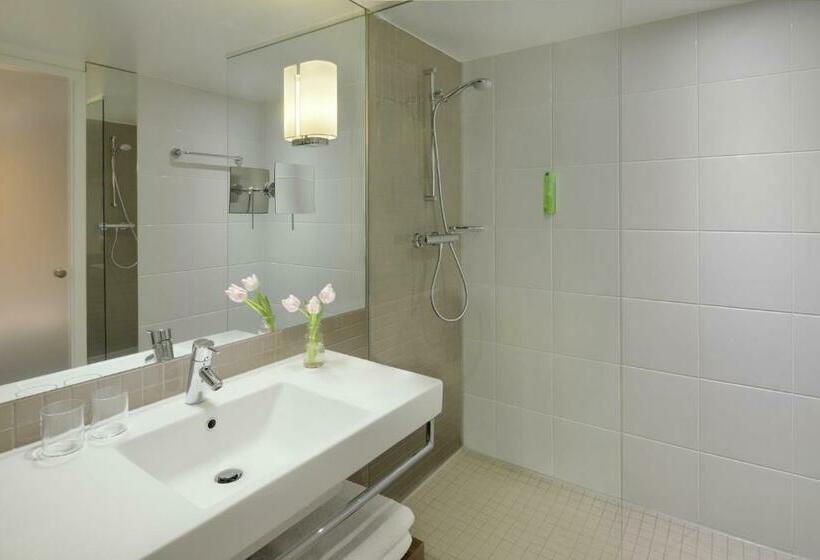 带观景的高级间, Mövenpick Hotel Amsterdam City Centre