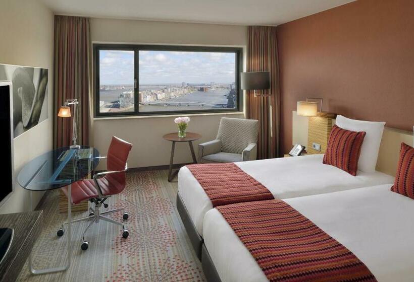 Executive Room, Mövenpick Hotel Amsterdam City Centre