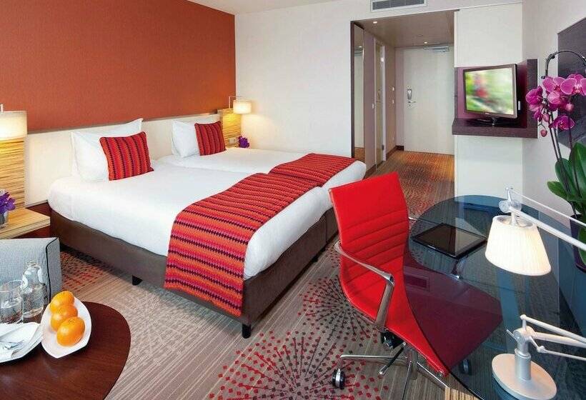 Executive Room, Mövenpick Hotel Amsterdam City Centre