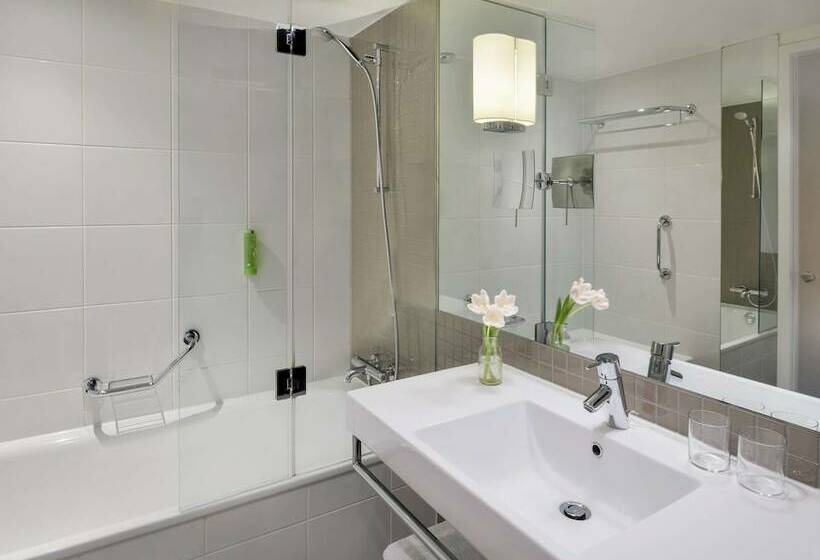 Executive Room, Mövenpick Hotel Amsterdam City Centre