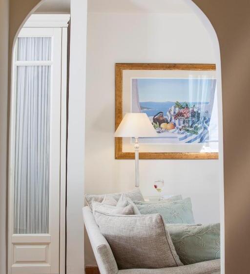 سوییت, Aegean Suites, Santikos Collection