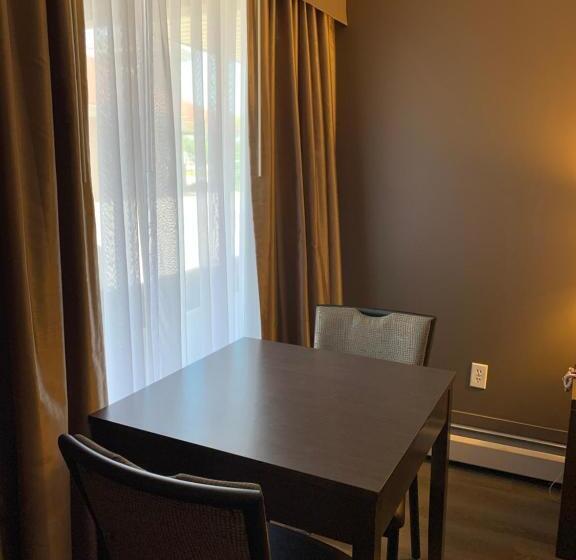 Номер Стандарт, Econo Lodge Inn & Suites