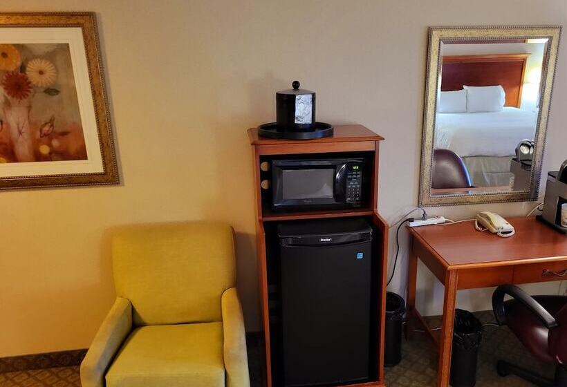 Люкс с гидромассажем, Holiday Inn Express & Suites Kitchener Southeast, An Ihg