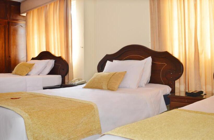 غرفة قياسية ثلاثية, Plaza Versalles