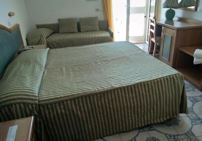 חדר סטנדרט לארבעה, Casthotels Tramonto D Oro Terme