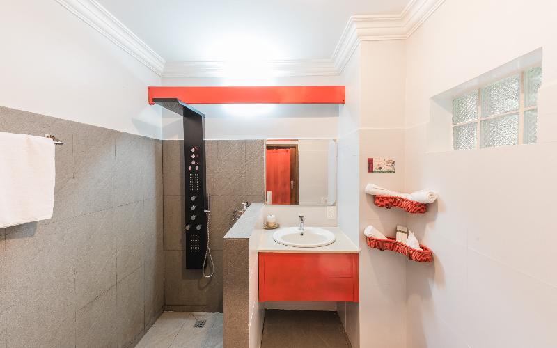 Трехместный Номер Deluxe Вид на Бассейн, Pavillon Indochine Boutique
