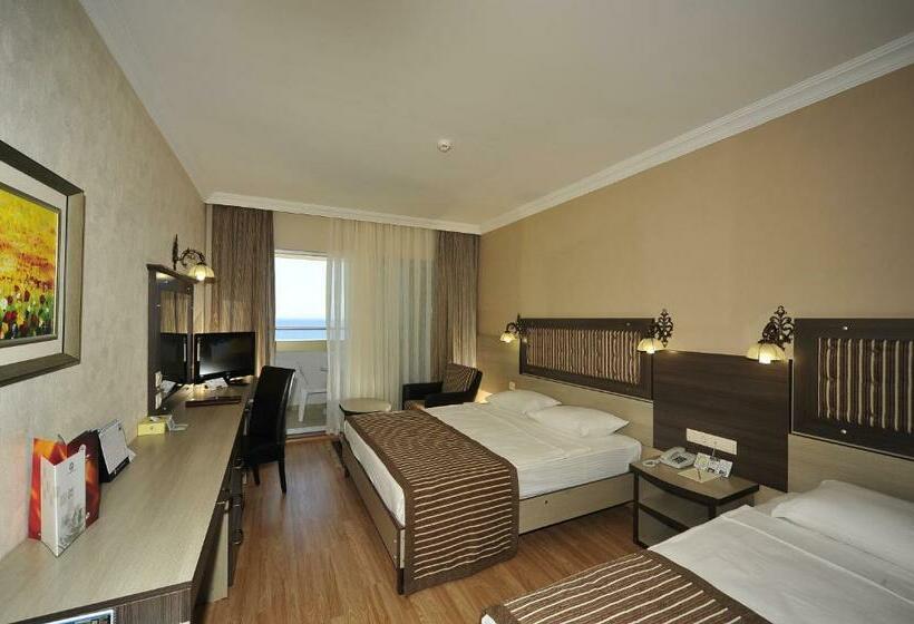 Трехместный Номер Комфорт, Kirbiyik Resort Hotel   All Inclusive