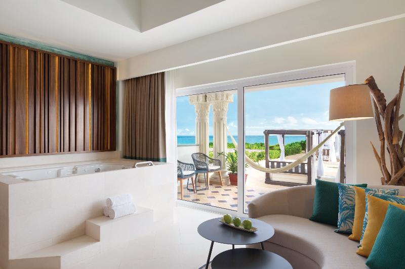 سوییت جونیور با چشم‌انداز دریا, Hilton Playa Del Carmen, An All Inclusive Adult Only Resort