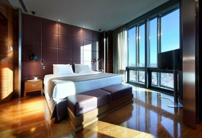 سوییت جونیور, Eurostars Madrid Tower