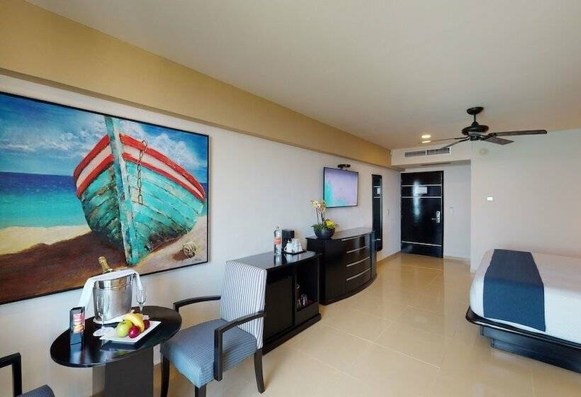 חדר דלוקס עם מיטת קינג, Seadust Cancun Family Resort  All Inclusive