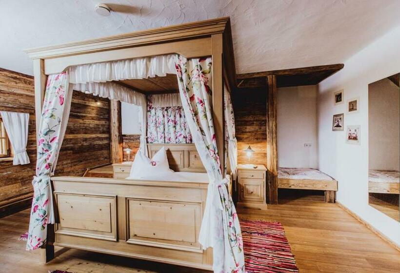 Номер Deluxe, Roanwirt