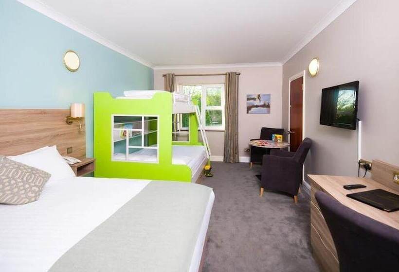 Семейный Номер, Treacys West County Conference And Leisure Centre