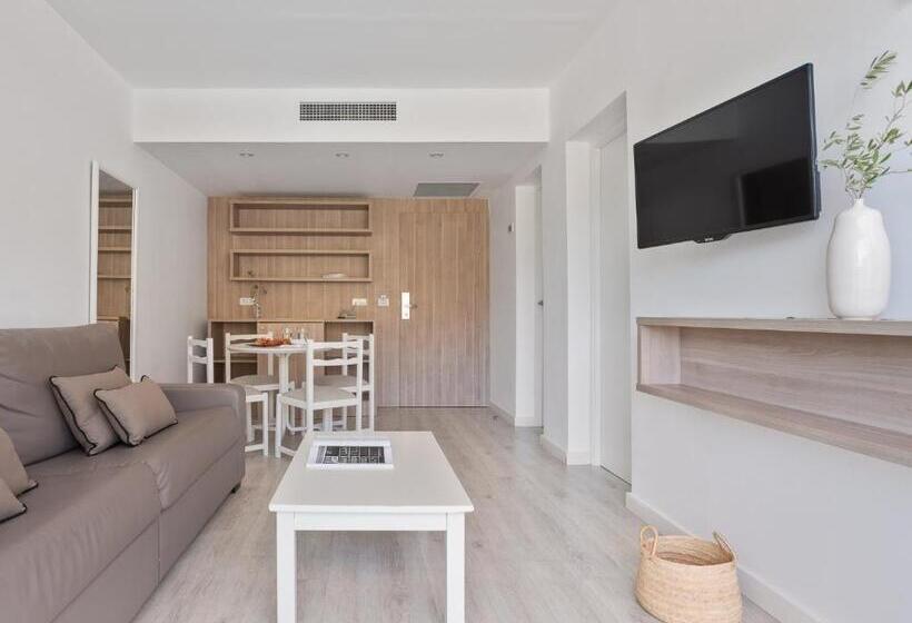 Люкс Вид на Бассейн, Puerto Azul Suite