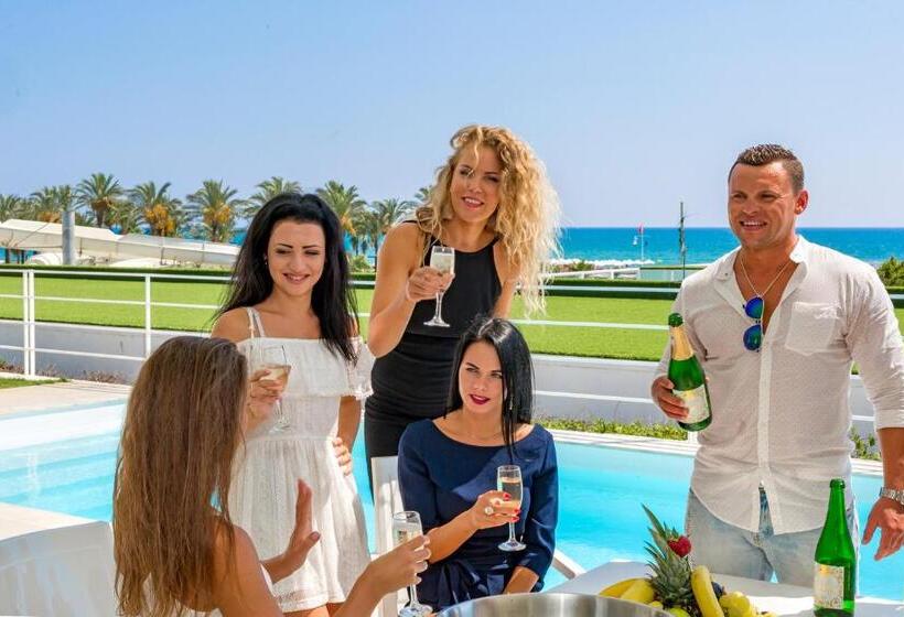 ‫فيلا غرفة نوم واحدة, Adam & Eve   Adult Only